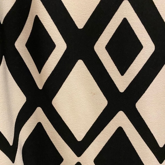Eliza J Black And White Diamond Geometric Print Shift Dress - Picture 12 of 12